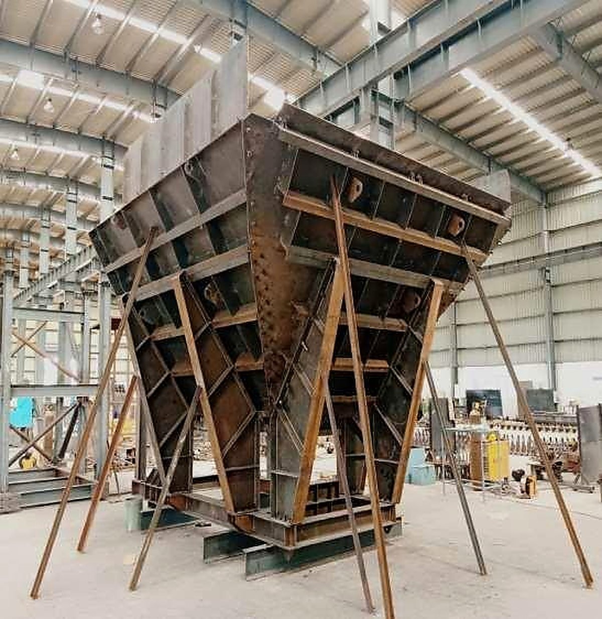 Chutes & Structures for Material Handling — Transfer chute assembly